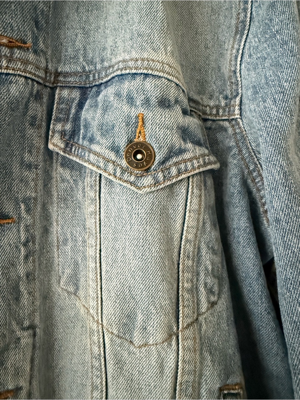 Denver Hayes Denim Jean Jacket. Size Large. - Picture 4 of 12